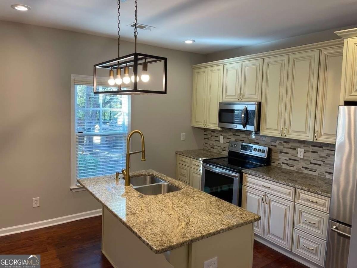 3544 College St - Photo 4 of 9