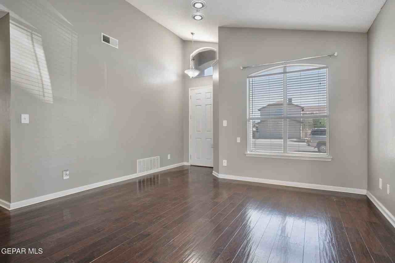 12509 Twin Leaf Dr - Photo 2 of 38