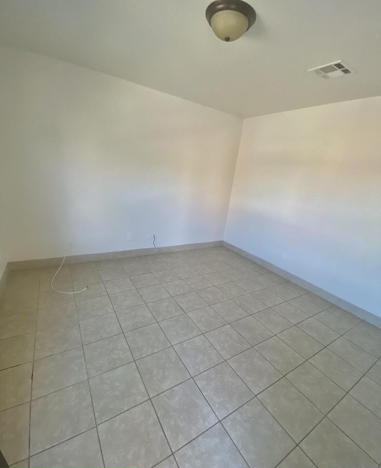 3328 Lincoln Ave #B - Photo 2 of 13