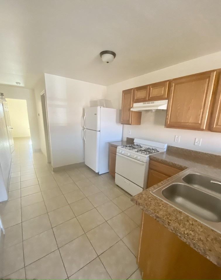 3328 Lincoln Ave #B - Photo 4 of 13