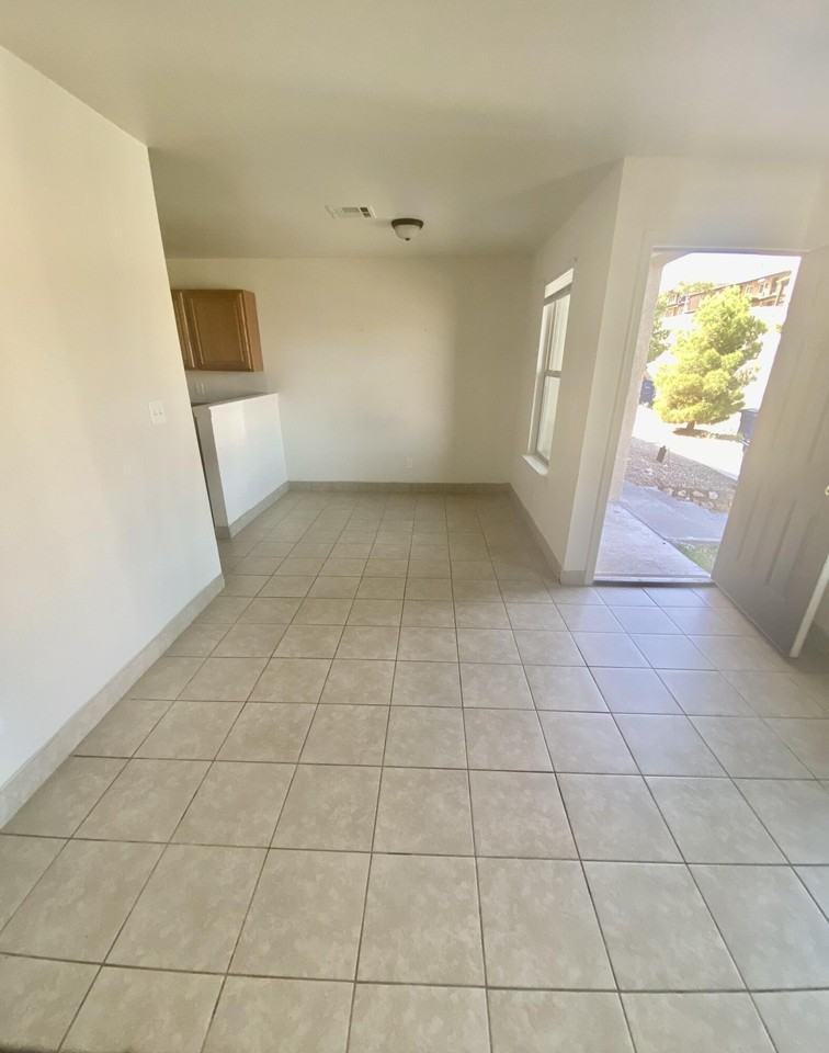 3328 Lincoln Ave #B - Photo 6 of 13