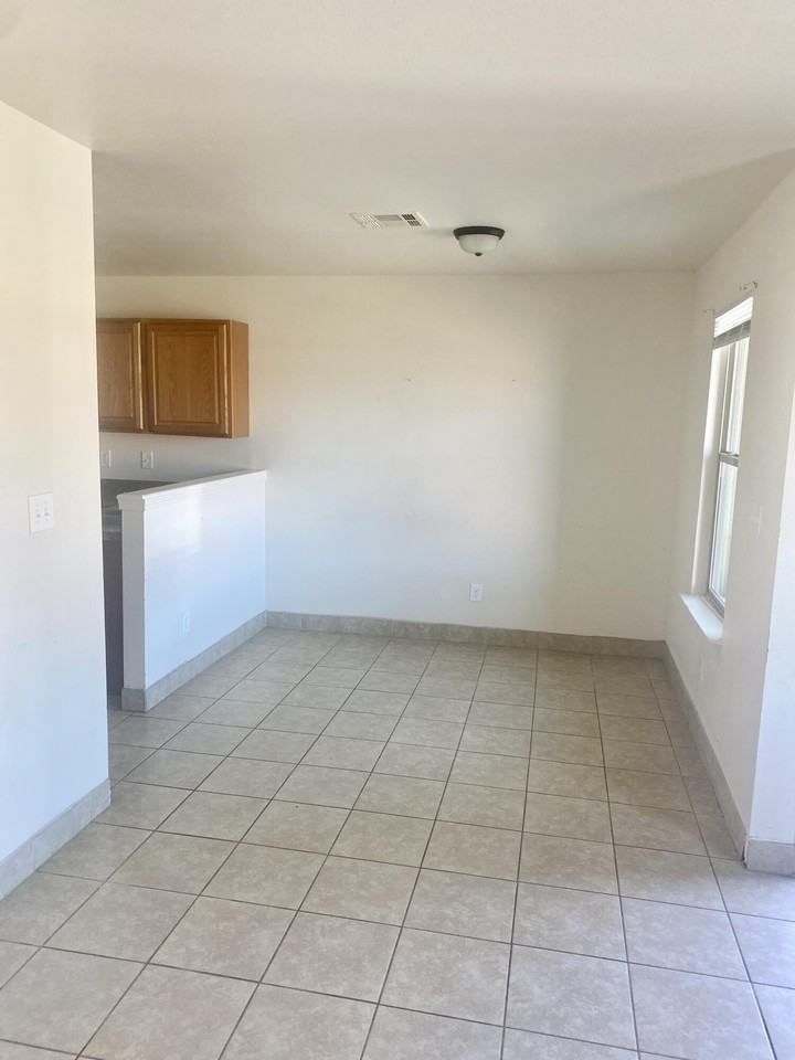 3328 Lincoln Ave #B - Photo 7 of 13