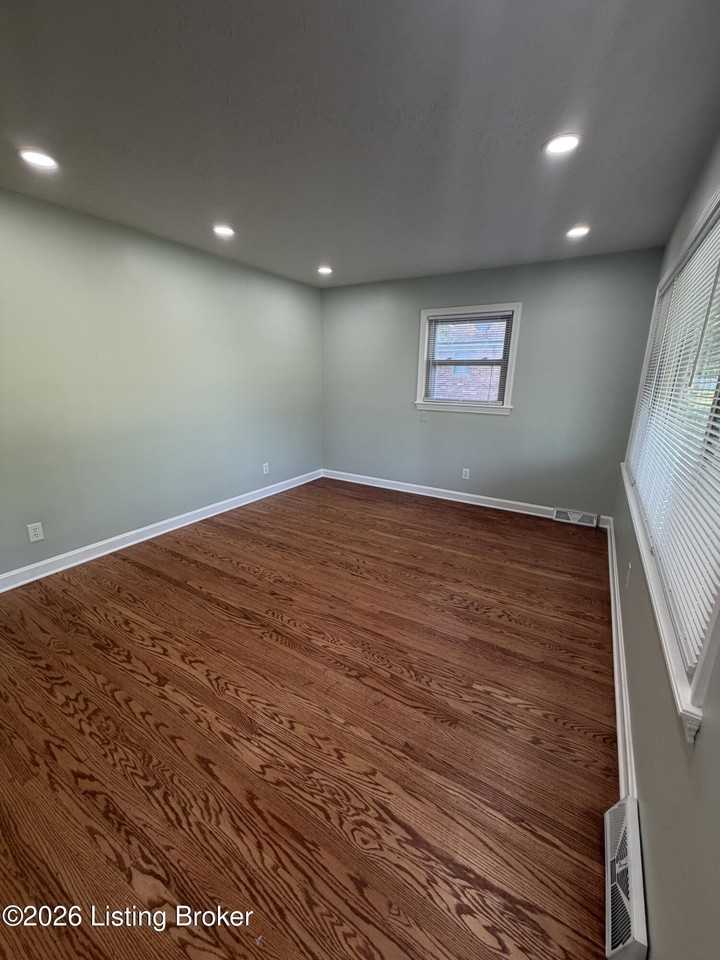 3213 Hikes Ln - Photo 3 of 19