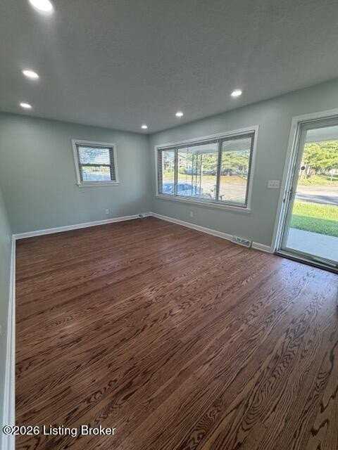 3213 Hikes Ln - Photo 4 of 19