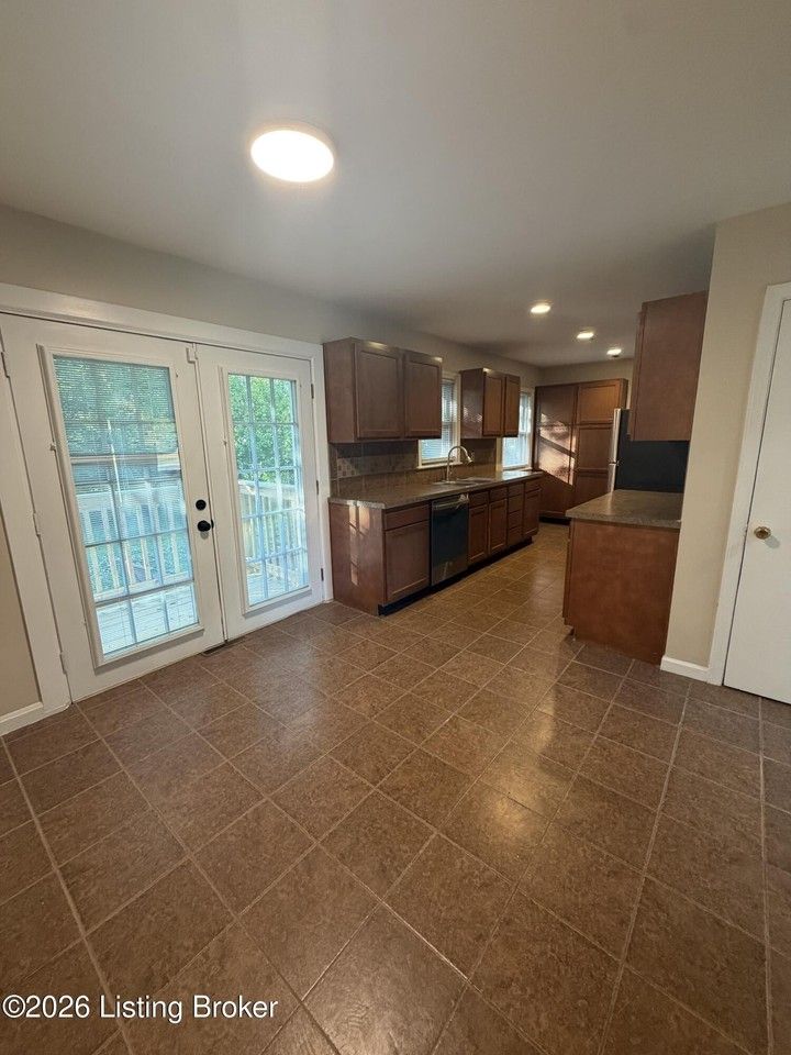 3213 Hikes Ln - Photo 5 of 19