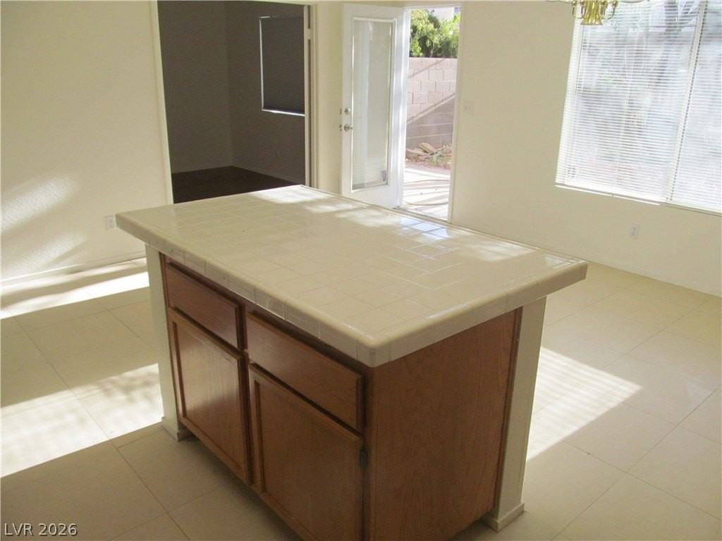 1413 Desert Hills Dr - Photo 6 of 24