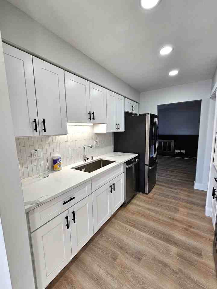 1976 Ridge Ct - Photo 3 of 20