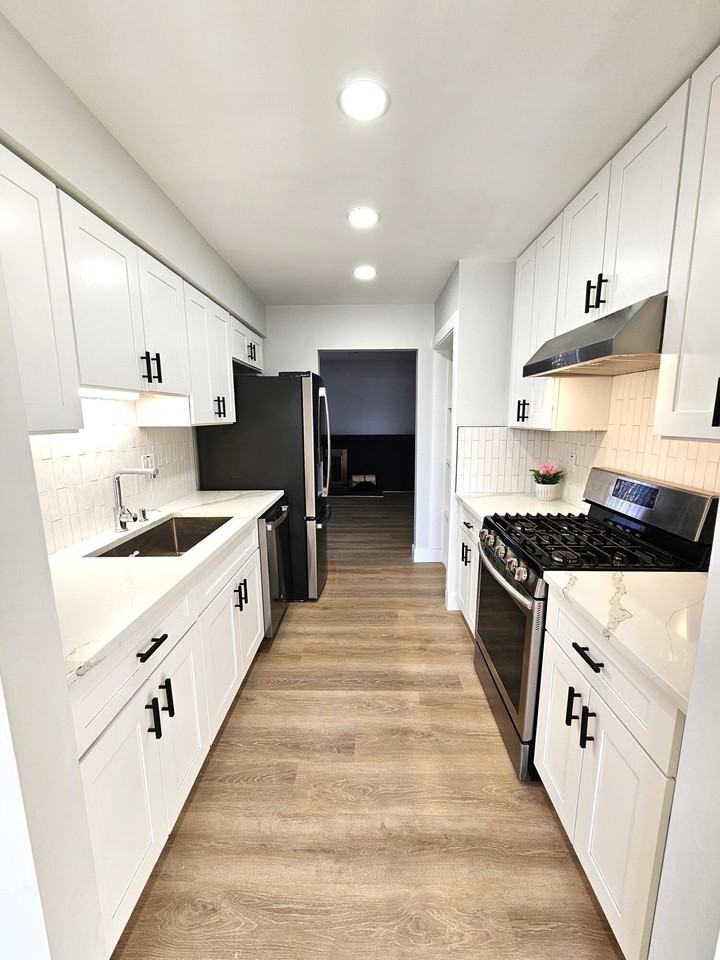 1976 Ridge Ct - Photo 4 of 20