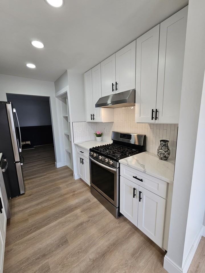 1976 Ridge Ct - Photo 5 of 20