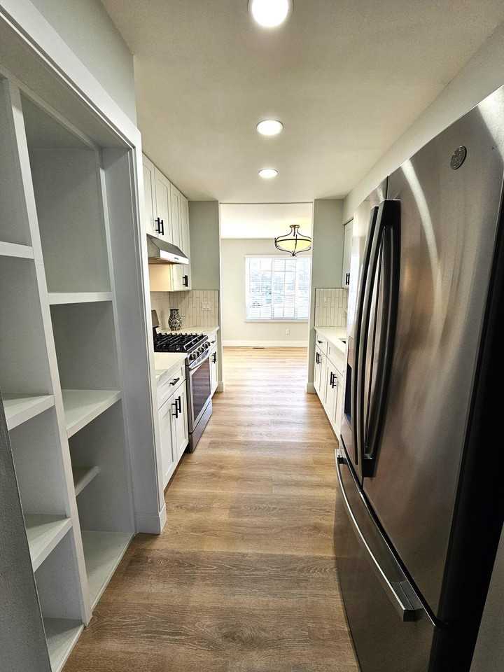 1976 Ridge Ct - Photo 6 of 20