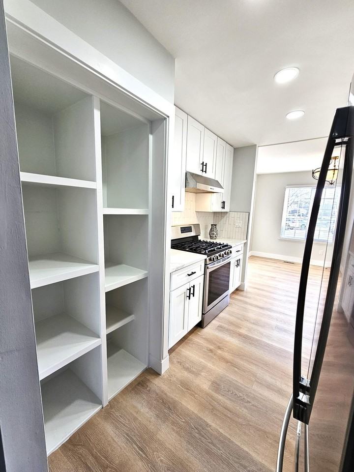 1976 Ridge Ct - Photo 7 of 20