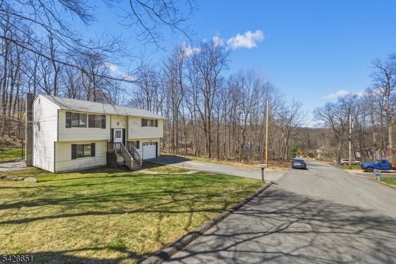 15 Karen Rd - Photo 2 of 33