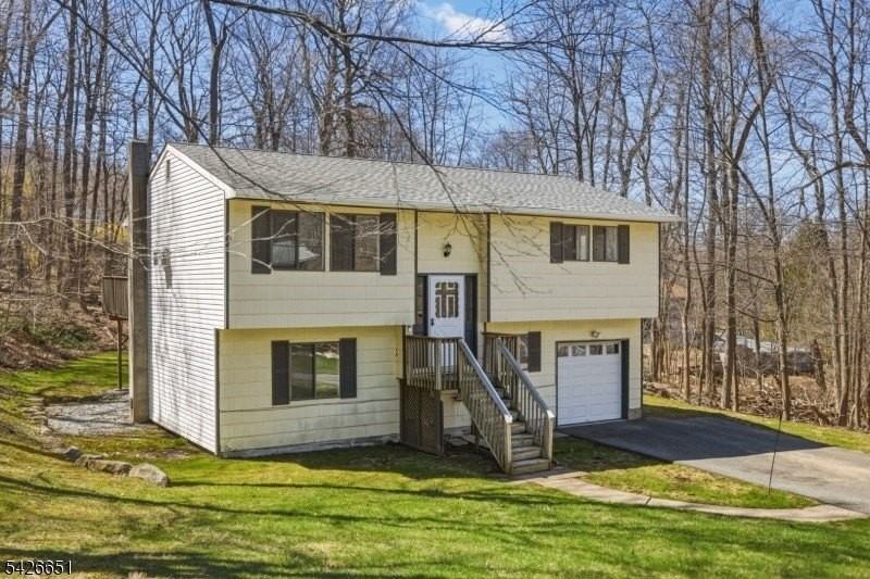 15 Karen Rd - Photo 3 of 33