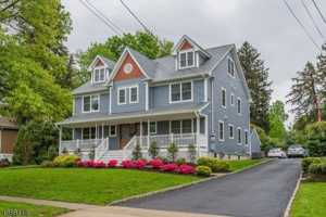 featured image of 64 Kent Place Blvd Unit B #B