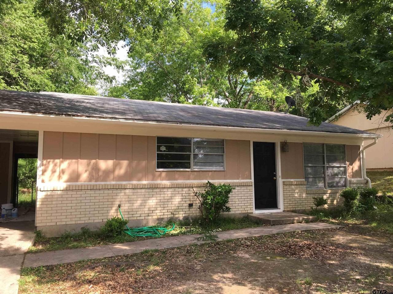 2011 Lee St - Photo 2 of 14