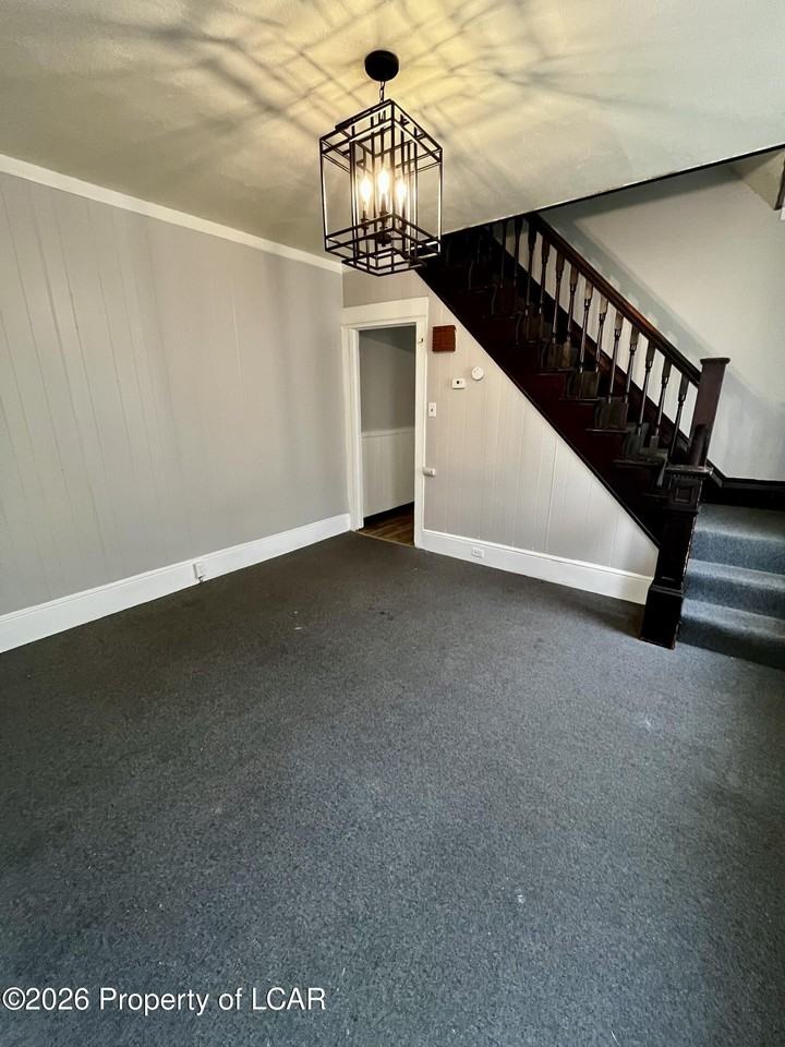 279 Hazle St - Photo 4 of 14