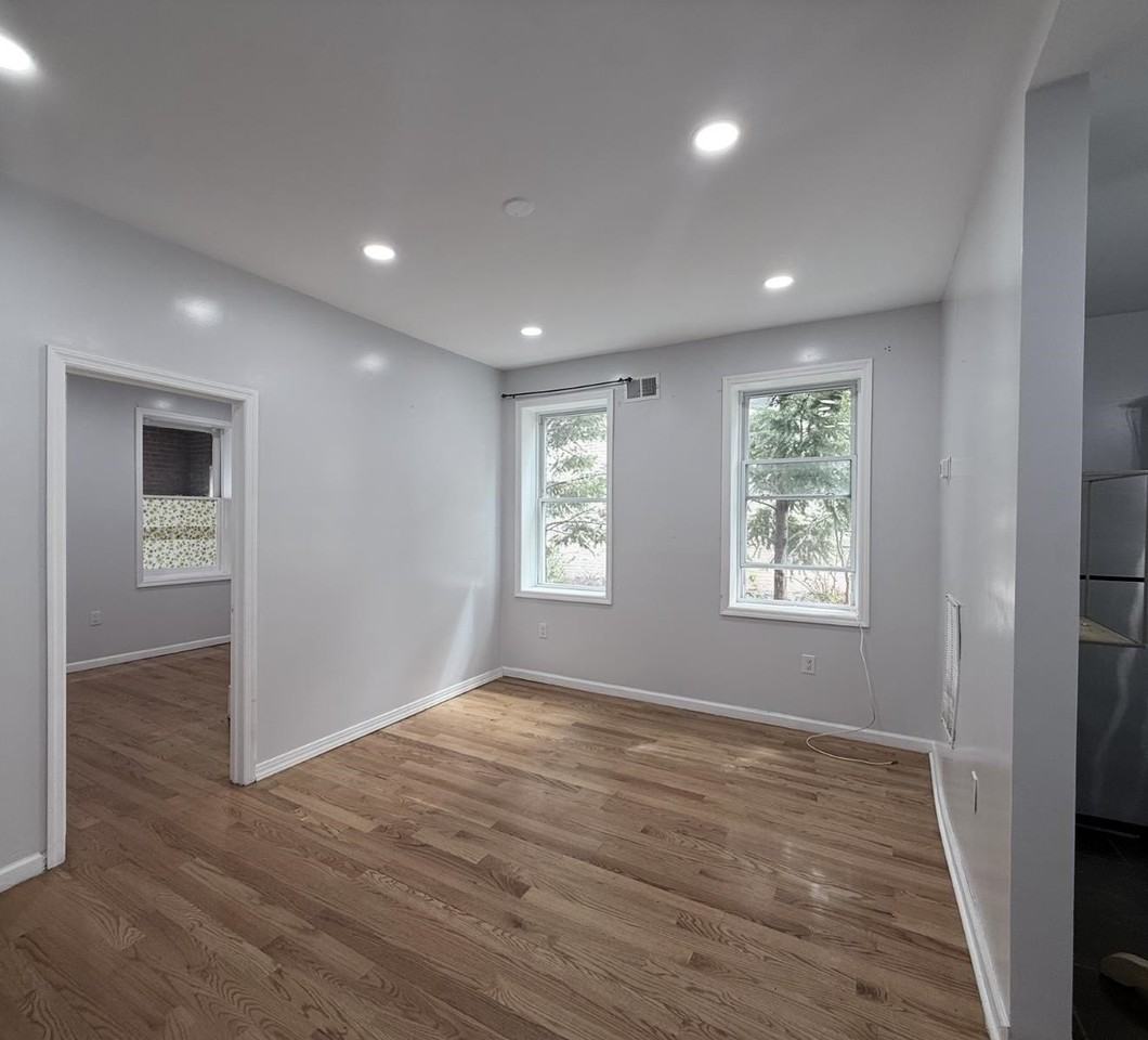 146 W 27th St #1 - Photo 3 of 7