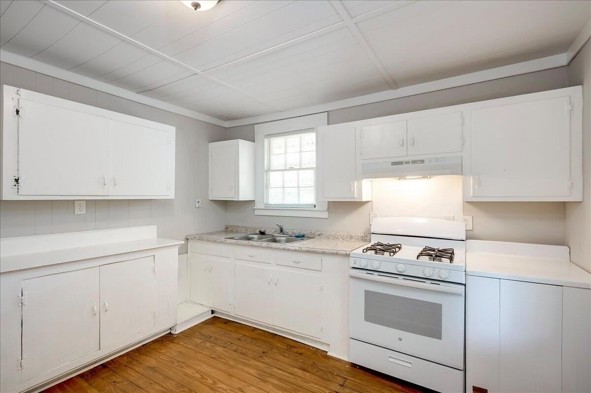 1740 Starnes St - Photo 7 of 12