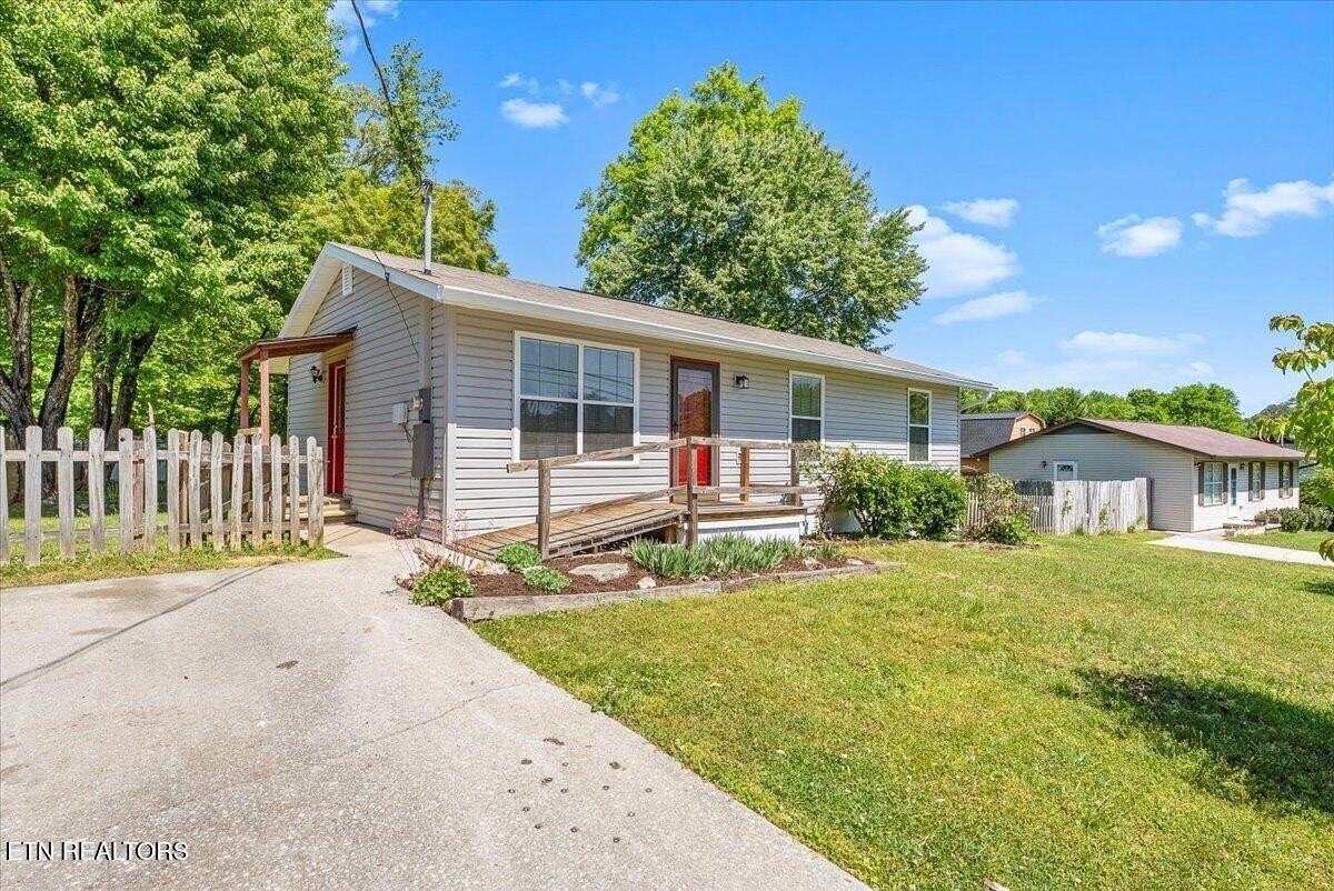 5917 W Pine Ln - Photo 2 of 36