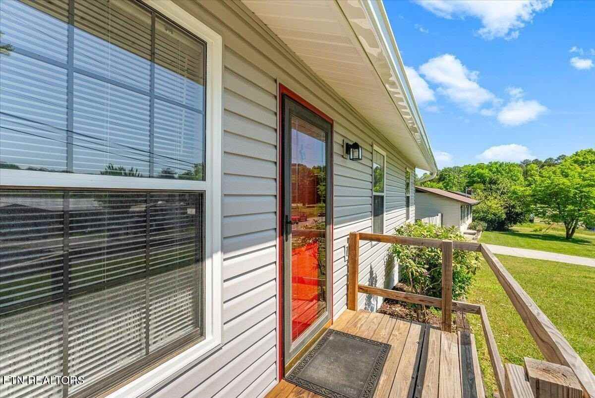 5917 W Pine Ln - Photo 3 of 36