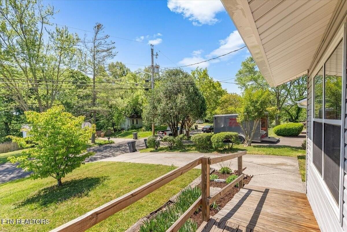 5917 W Pine Ln - Photo 4 of 36