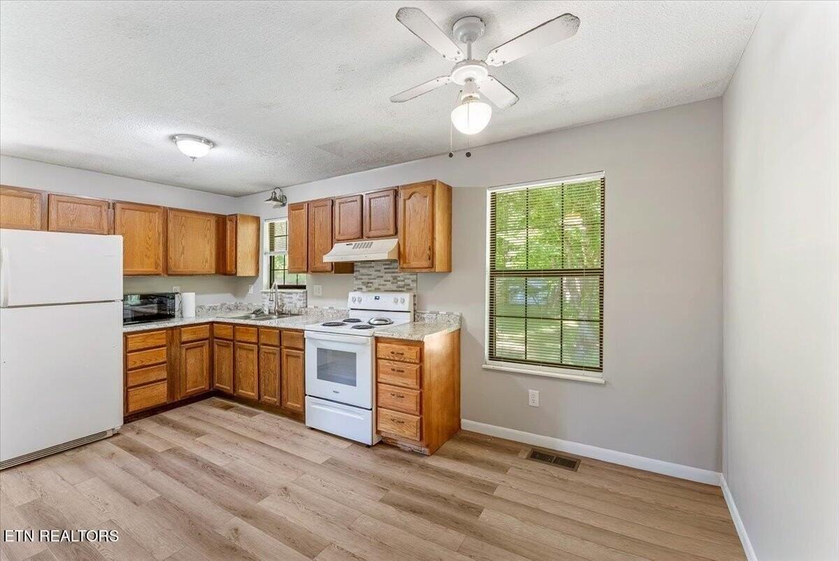 5917 W Pine Ln - Photo 6 of 36