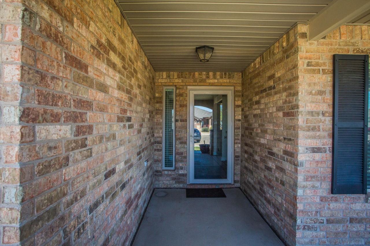 3701 Rochester Ave - Photo 4 of 30