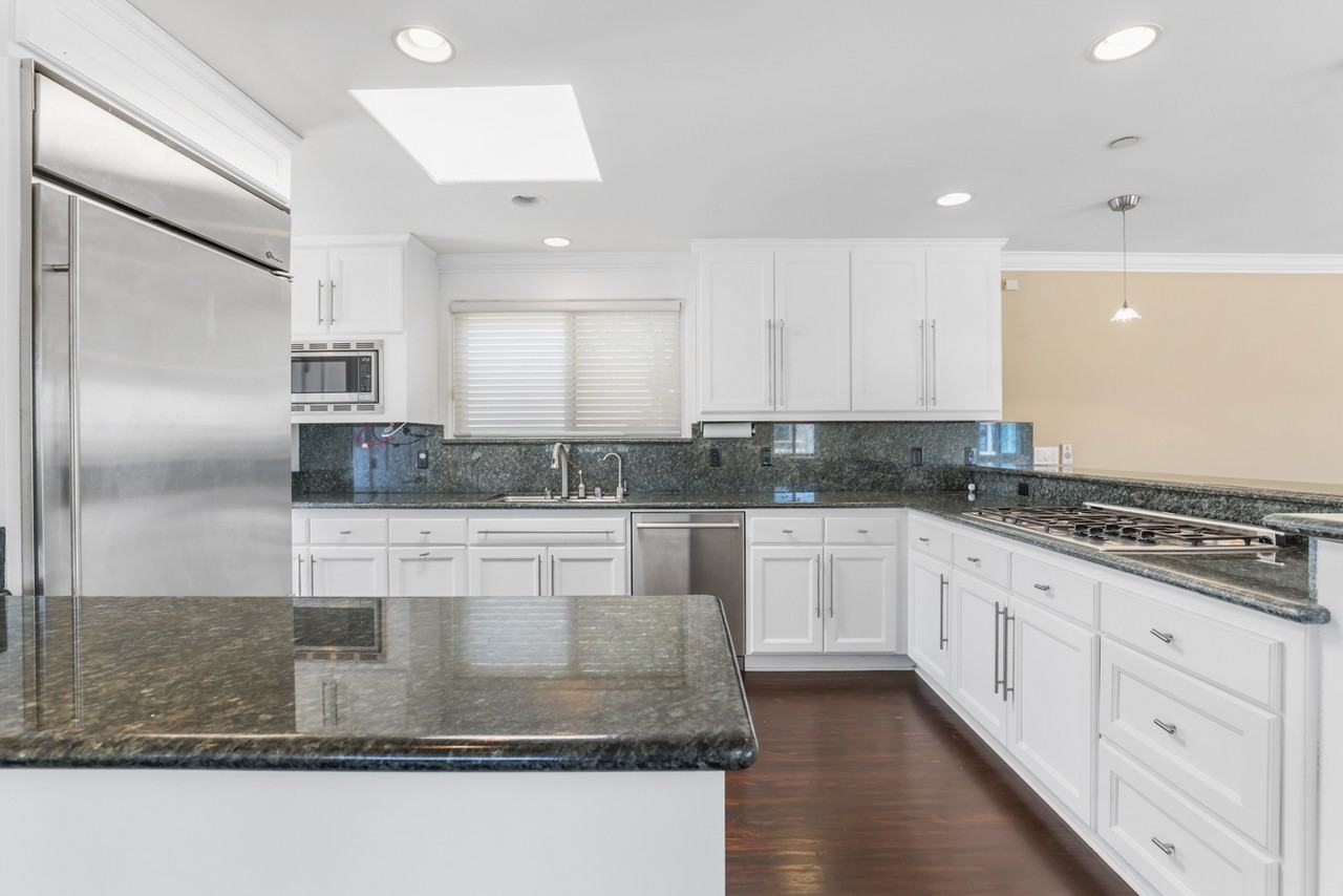 209 Crest Dr #1 - Photo 5 of 28