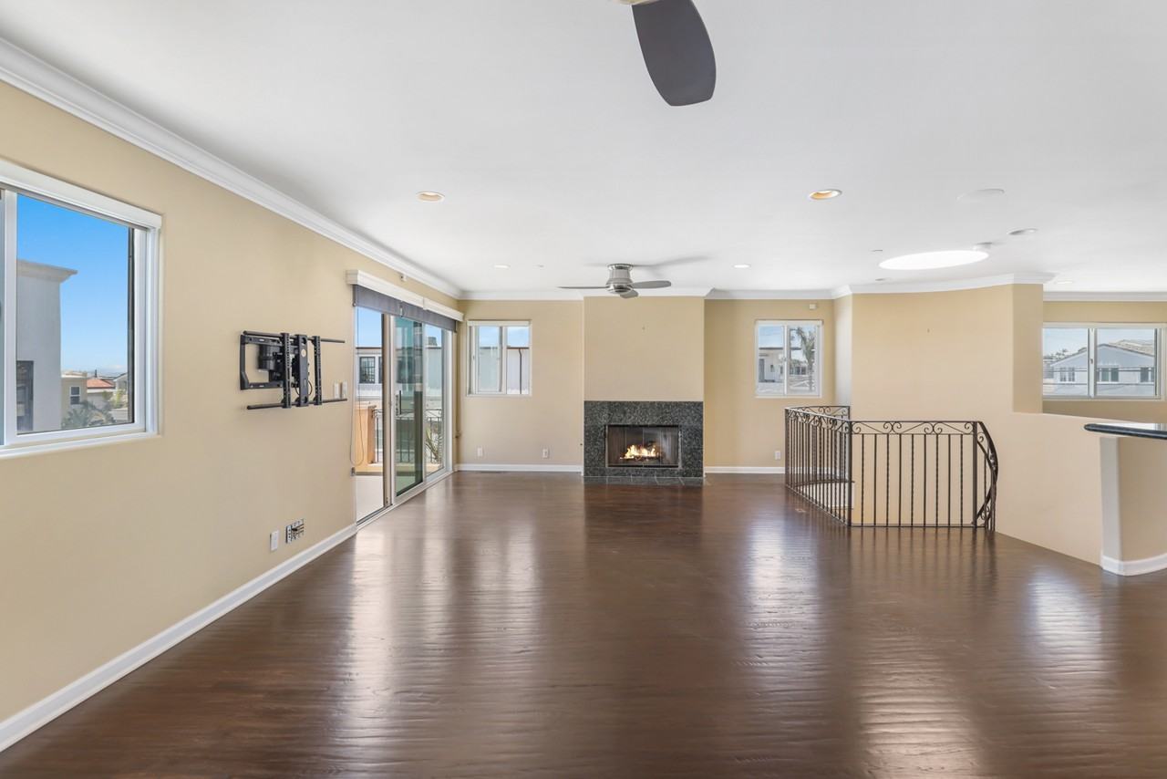 209 Crest Dr #1 - Photo 7 of 28