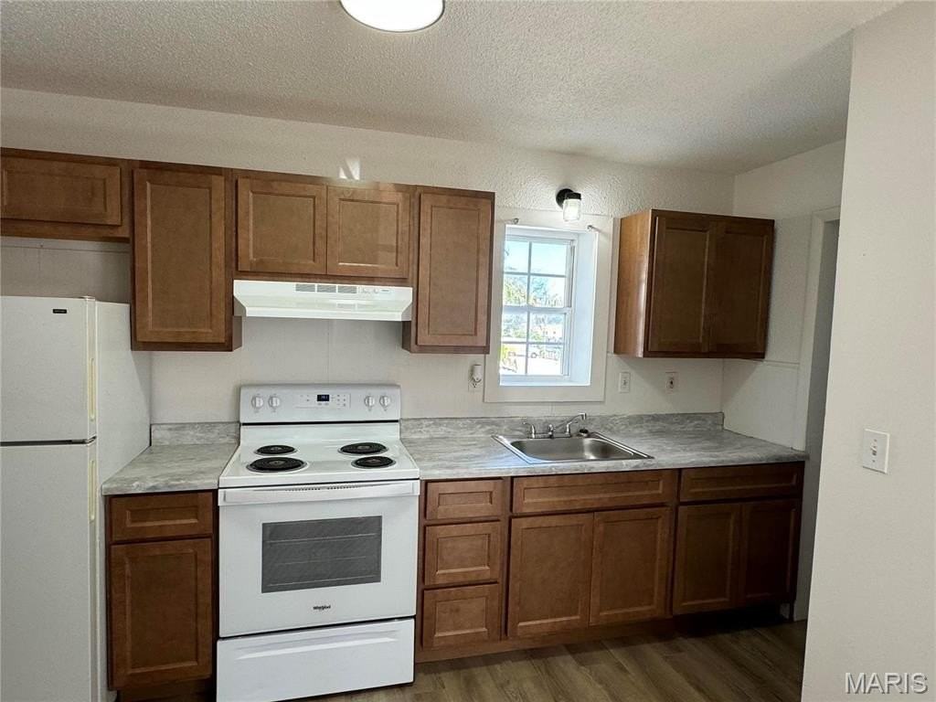 215 E Cherry St #6 - Photo 3 of 8