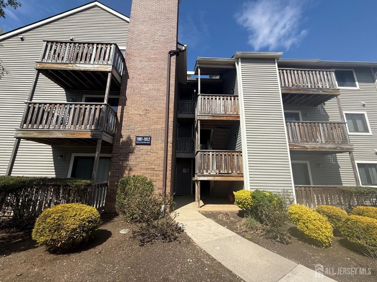 1908 Ravens Crest Dr - Photo 2 of 16