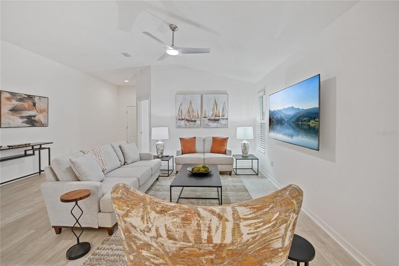 7661 Rutherford Ln - Photo 7 of 45