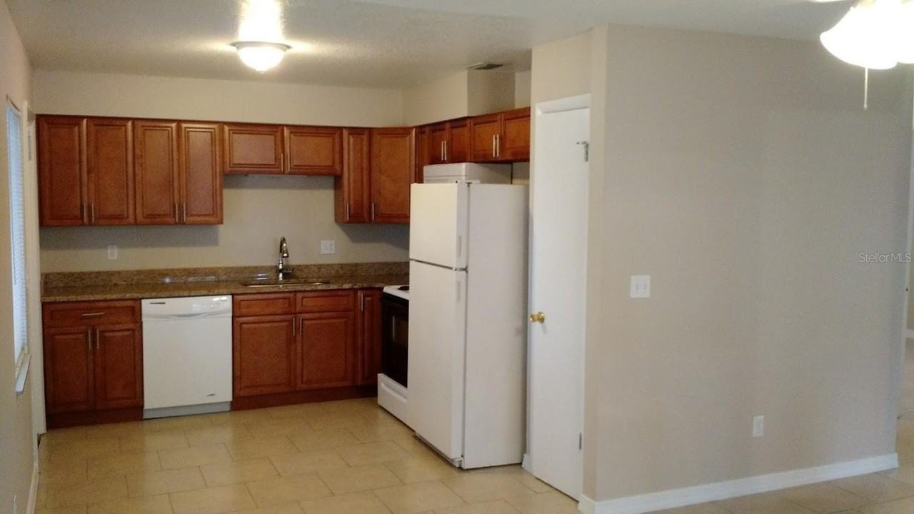 1419 Davidson St - Photo 3 of 12