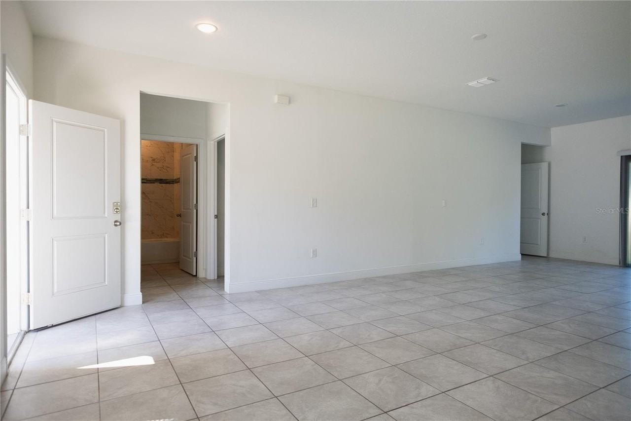 422 Marion Oaks Crse - Photo 7 of 21