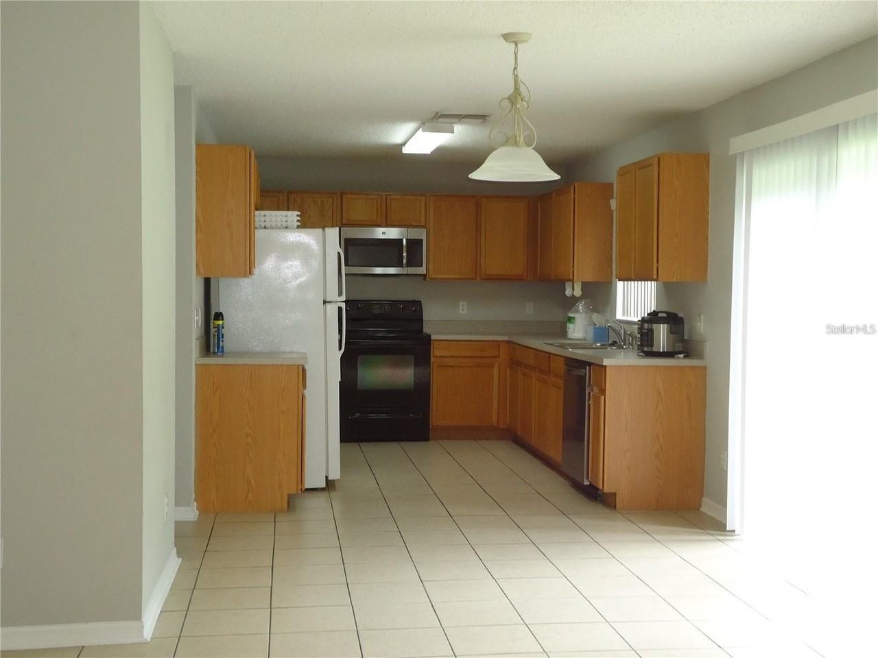 121 Bristol Forest Trl - Photo 3 of 23