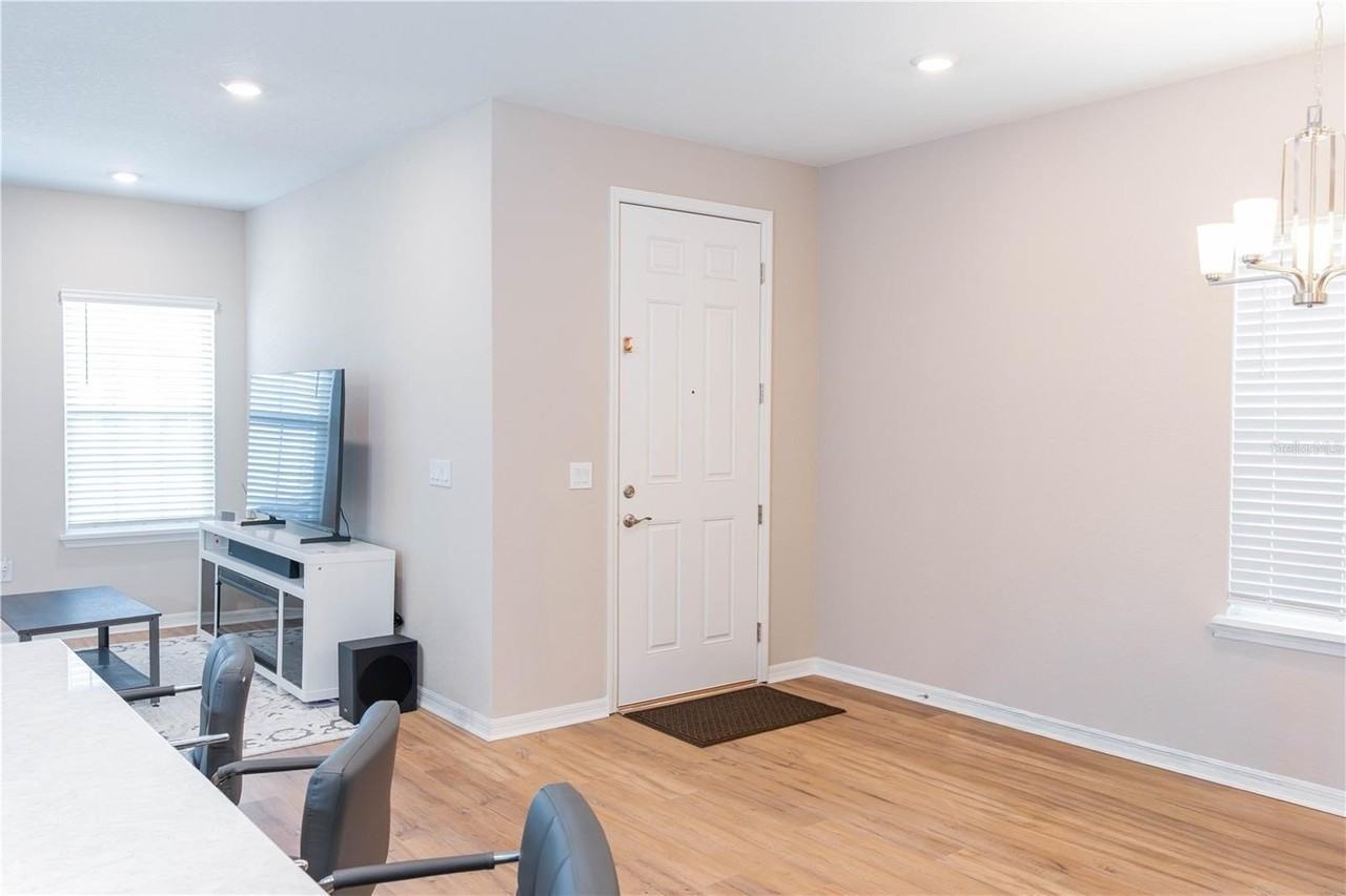 387 Crossings Ave - Photo 5 of 37