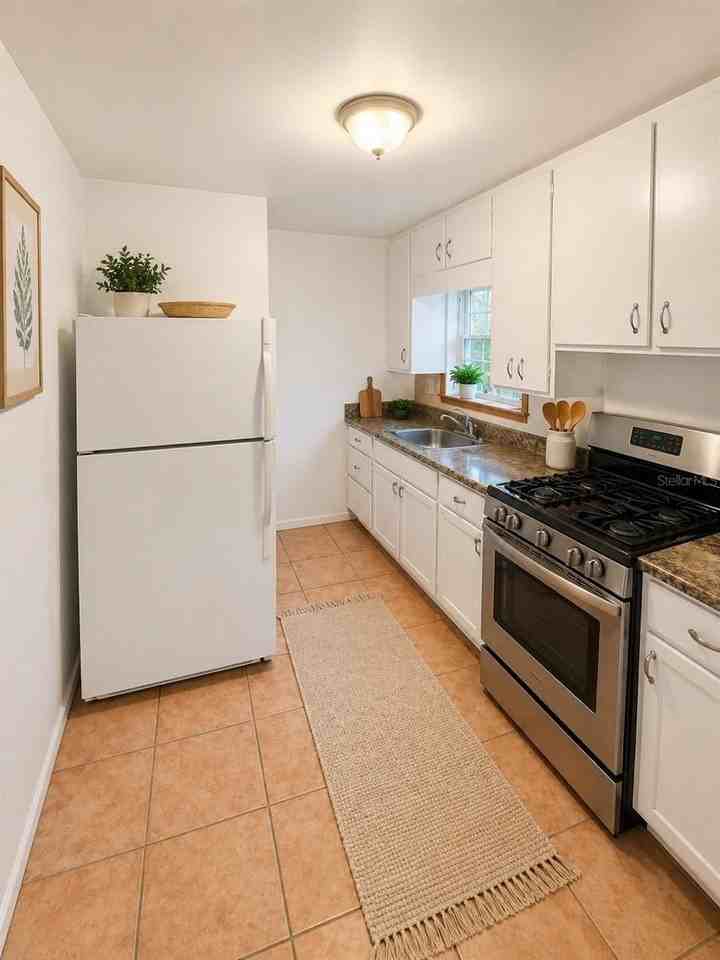 935 17th Ave S - Photo 2 of 4