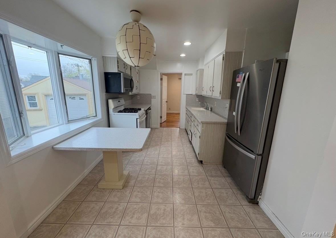 54 Camden Pl - Photo 2 of 12