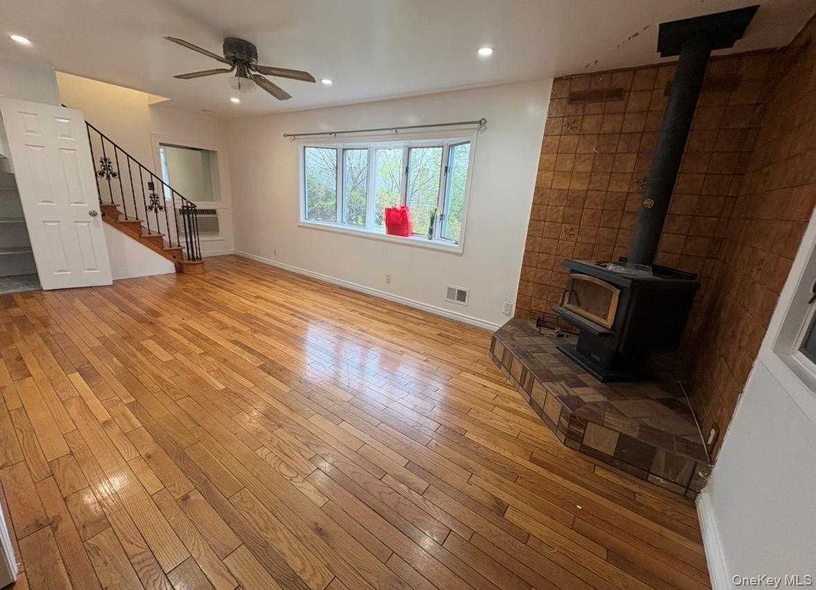 54 Camden Pl - Photo 3 of 12