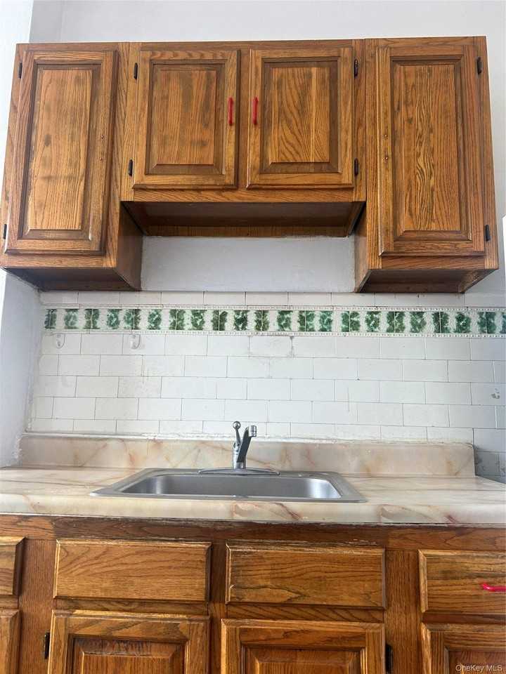 8820 86th St #2ndFL - Photo 5 of 6