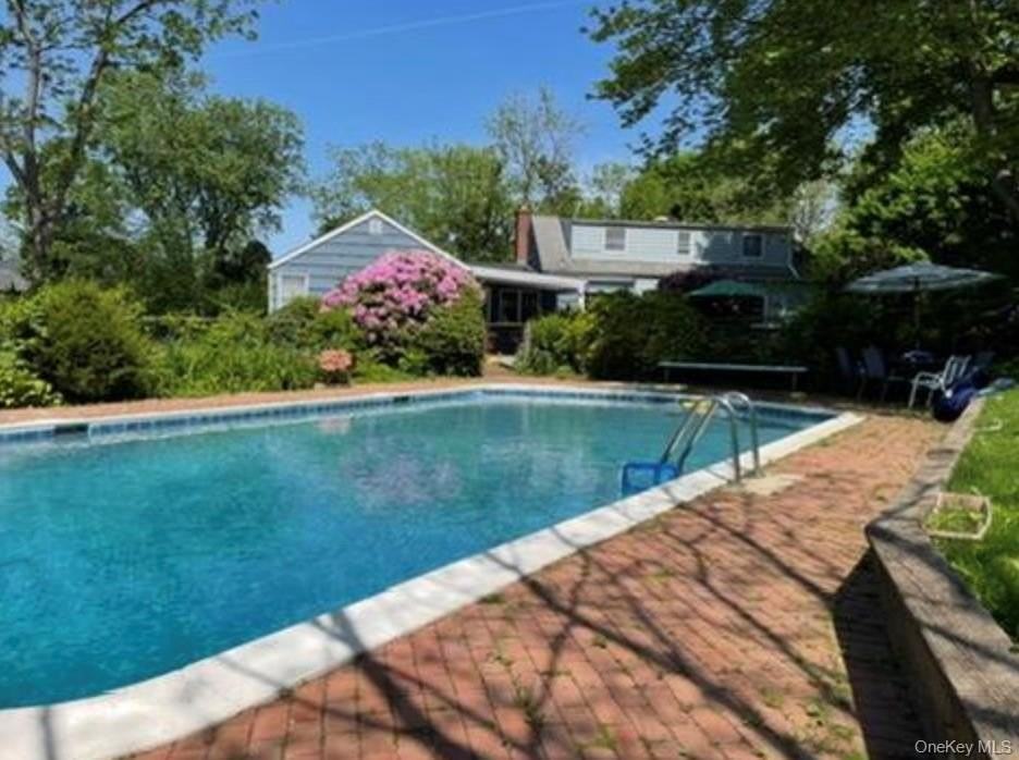 34 Little Neck Rd - Photo 2 of 16