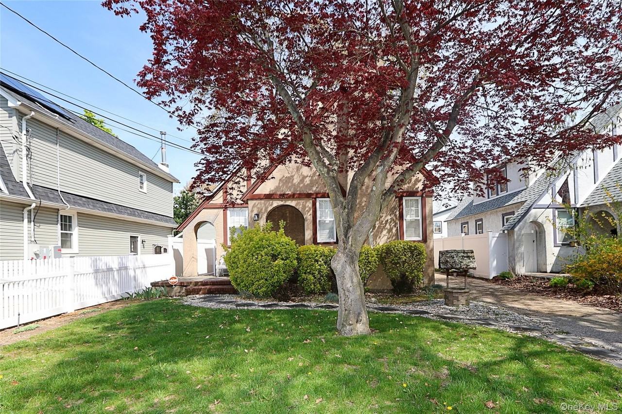 987 Kings Pkwy - Photo 3 of 38