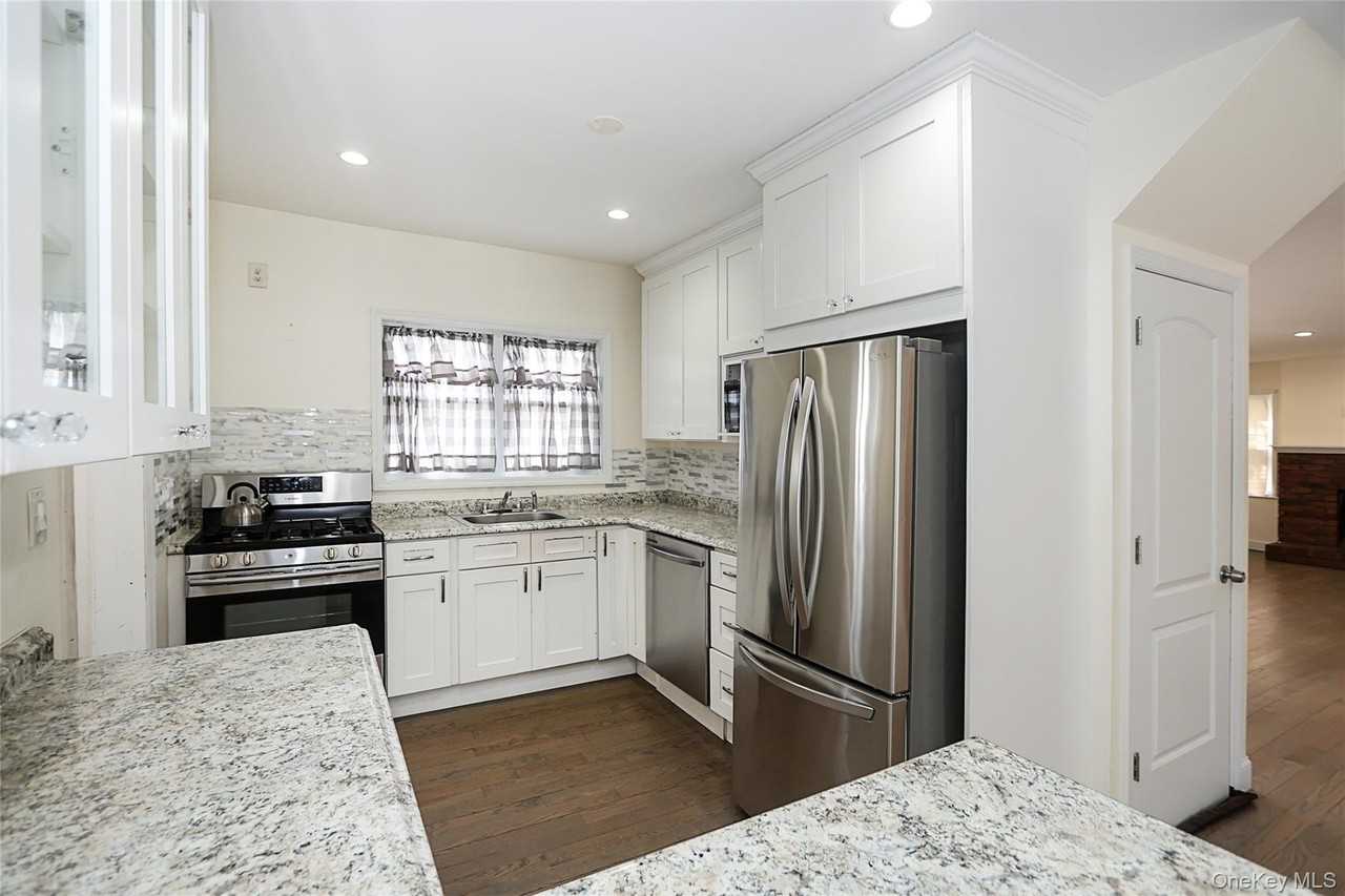 987 Kings Pkwy - Photo 6 of 38