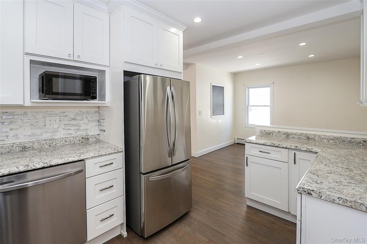 987 Kings Pkwy - Photo 7 of 38