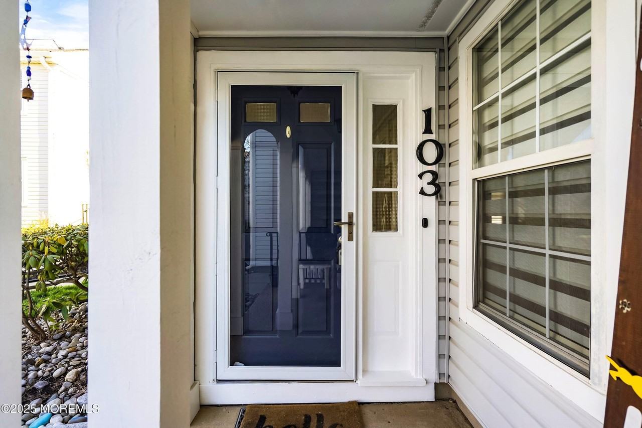 103 Hyacinth Ln - Photo 3 of 43