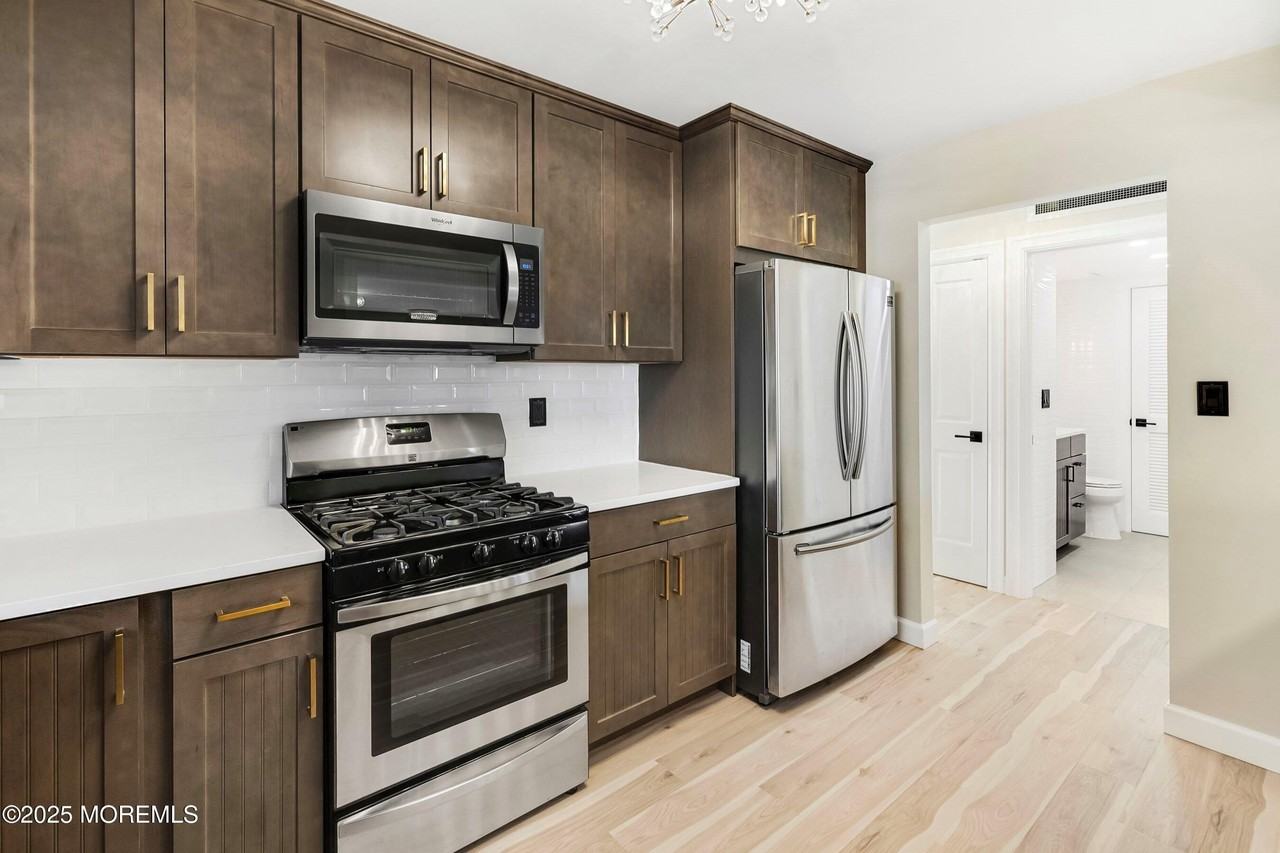 103 Hyacinth Ln - Photo 5 of 43