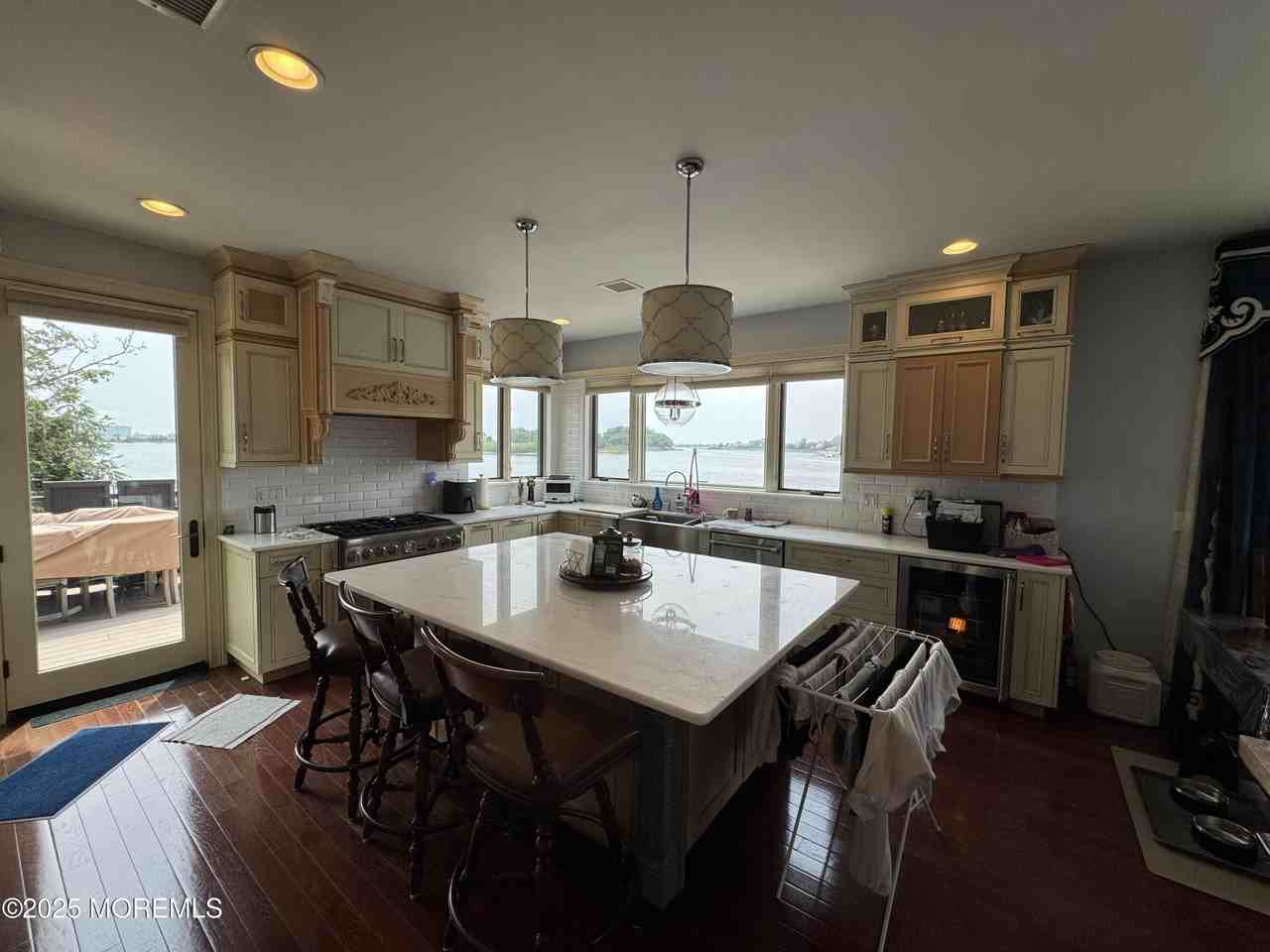 36 Beach St - Photo 5 of 29