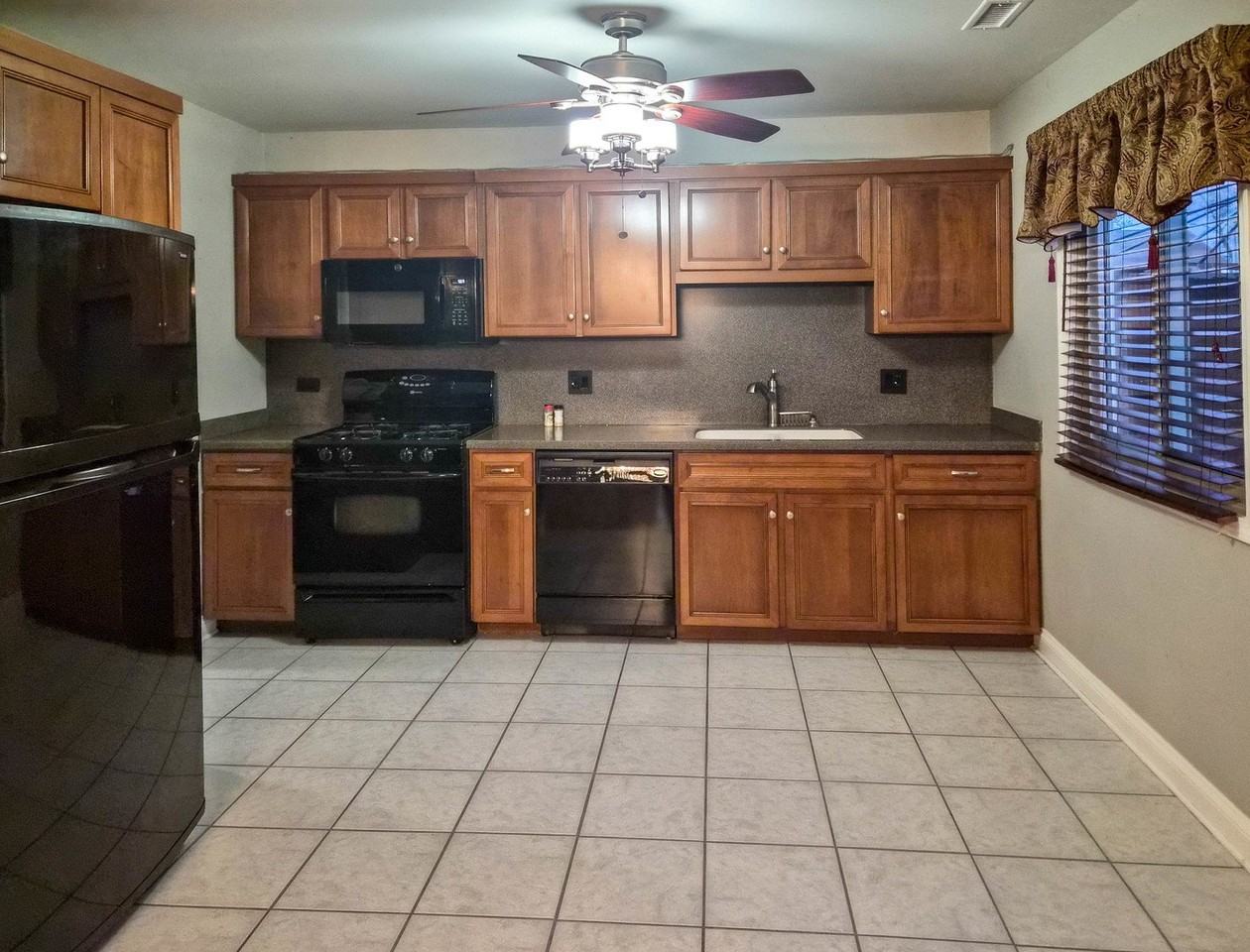 824 Minnesota Cir - Photo 5 of 12