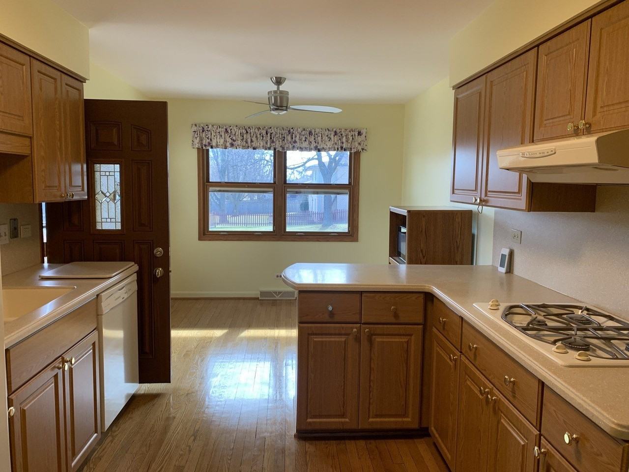 7609 Hayenga Ln - Photo 2 of 34