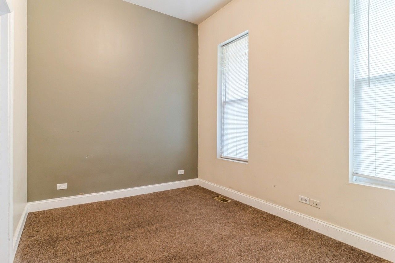 2420 W Polk St #1 - Photo 5 of 18